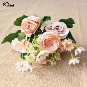 Dekorativa blommor meldel Silk Rose Daisy Bunch Artificial Flower Mini Bouquet White Arrangement Diy Home Party Wedding Table Decor