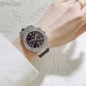 Kvinnors klockor 2023 Silikon Kvinnor Watches Luxurious Brand Casual Diamond Female Quartz armbandsur Simple Sport Clock Relogio Feminino 240409