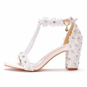 Scarpe eleganti Crystal Queen Elegant High Heels 7cm Womens Banquet Sandals Platform Toe Wedding White Lace Party Pompe H240409 WC2J