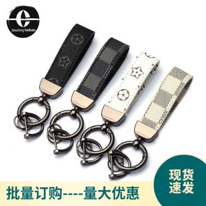 Chaopai Flower Men's Keychain Car Waist Mounted Horseshoe Buckle Old Pattern Leather