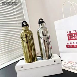 Designer Portable Vacuum Sports Water Bottle Gold Silver 304 Rostfritt stål Isolerad kopp med handtag Classic Logo Print Car Electropated Water Cup 500 ml