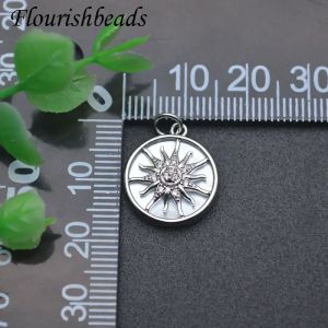 Hot Sell Natural White Shell Round Sun Flower Shames Charms Pendant Gold Plated Nickel Free For DIY smyckesfynd 20 st/parti