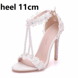 Scarpe eleganti Crystal Queen Ankle Cint Women Sweet Fashion White Colorate Floral Stilettos Party Party Wedding Fead High Heel H240409 SZ1Y