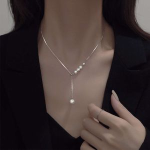 Tassel Kolye Koreli versiyonda kadınlar, niş, lüks ve çok yönlü, üst düzey inci titanyum çelik kilit kemik zinciri kadın mücevherleri için