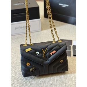 Shoulder Bag Novel 80% Factory Wholesale Classic Pillow Small Fragrant Swallow Flying Bird Badge Sheep Womens One Shoulder Crossbody Punk Style Bag