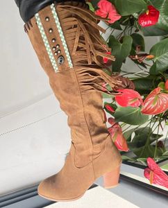 82 Wysokie zimowe kobiety Trend retro metalowa klamra spiczaste palce gęste obcasowe buty western kowboja żeńskie buty botas de mjer 240407 a