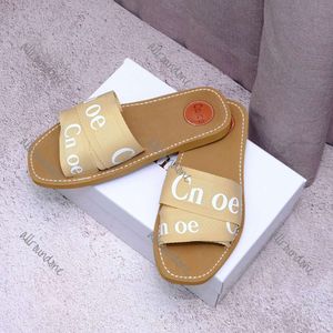 Neue Designer Womens Wooden Sandalen flauschiger Flachboden Maultier mehrfarbig Spitzenbrief Leinwand Slipper Sommer-Heimmarke Chl01 Beach Schuhe Größe35-42