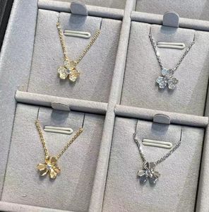 Clover Necklace Diamond Pendant for Women Plated 18K Women's Girl Valentine's Day Mors dag Engagemang Designer smycken gåva