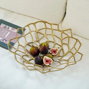 Estatuetas decorativas de luxuos malha irregular de meh bronze caseiro casa de fruta dourada placa de estar decoração criativa decoração seca bandeja de armazenamento de desktop