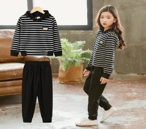 Conjunto de roupas Girls Compoled Listrado Children039s Sports Sports Fashion Autumn 2 Pcs Suit Girls Kids Set Pants Black Sweetshirts N9776634