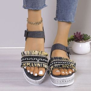 Slippers سميكة الصنادل الوحيدة 43 أحذية شاطئية داخلية وخارجية كبيرة في الهواء الطلق