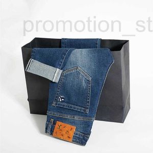 Designer de jeans masculino Top Luxo European Moda Marca Slim Fit Fit de alta qualidade Elastic bordada Elastic Small Straight perna x424