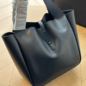 Designer Tote Bag 31cm Large Capacity Luxury Leather Women's Shopping Bag in Elegant Black Resembles a Stylish Market Basket