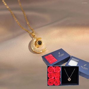 Pendant Necklaces Zircon Moon Necklace With 6 Roses Gift Box 100 Languages I Love You Projection Jewelry For Girlfriend 2024 Accessories