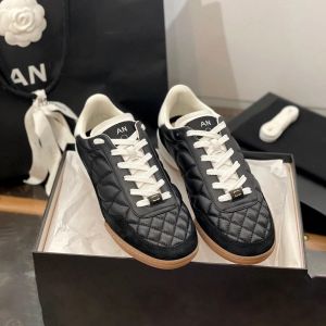 أزياء Run Shoe Tennis Loafer Sneaker Men Leather Hight Quality Channel 2024 New Outdoor Basketball Low Lower Travel Flat