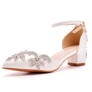 Sukienka Buty Crystal Queen Women 4 cm 7 cm 10 cm Grubość obcasów Sexy Pumps Biała luksusowa nrineston ślubna panna młoda Sandały H240409 0PJX