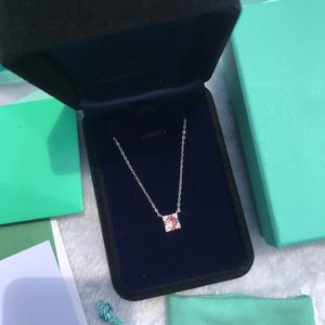 Designer Single Diamond Pendant Necklace Womens 925 Silver Fashion Exquisite Necklace Womens Wedding anniversary gift jewelry high quality with box