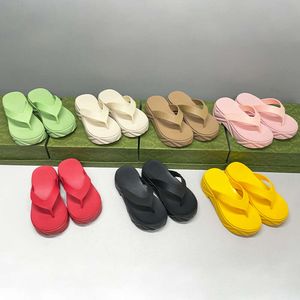 Designer -Hausschuhe Frauen Tanga Plattform Sandalen Strand Flip Flops Gummi -Sohle Sommer Cool Weiche Slipper Outdoor -Rutschen mit Schachtel 554