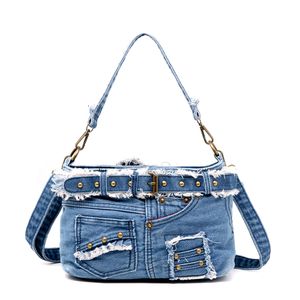 Großhandel Ladies Umhängetasche 3 Farben Cool Gewürz Mädchen Cowboy Bag Street Niethandtasche Retro Quasten Cowboy Leinwand in Europa und Amerika 6748#