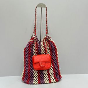 Luxus -Designer gewebter Tragbeutel Strandtasche Hochwertige farbenfrohe gewebte Twin -Taschen -Design -Einzel -Umhängetasche Silber Drahtgnade Kette Rote Handtasche Rafia -Tasche Unterarmtasche