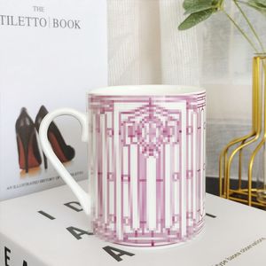 Designer Mugs Steed Geometric Pattern Bone China Mug Mutura Logo Creative Gift Office Home Home Tea Cupone Good Gift 16-20