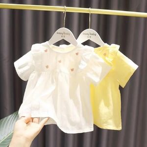 Sommarflickor tshirt barns baby söt blomma shortsleeved topp liten flicka bomullsbotten skjorta barn 240408