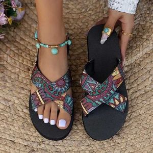 Slippers de verão Moda de sandálias grandes mulheres Novas Europeias Americana Americana Cruz Strap Vacation Beach Casual Casual Shoes H240409