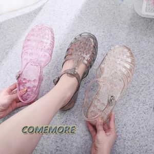 Sandaler plastiska kvinnor sommarskor damer avslappnad platt transparent fast färg ihålig gelé sandal strand sandalias de mujer