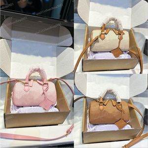 Designer MC Pillow Bag Fashionable Big Logo Handbag Cosmetic Makeup Ladies With Axel Rem Clutch Womens Plånbok Luxurys Crossbody Bags Dhgate LR