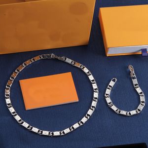 Designer 2024 Ny S925 Silver LoUSV Halsband armbandsmycken, märkeshalsband armband designer designade smycken mode inte föråldrade hänge halsband gåvor