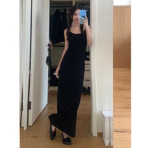 Nan Tao Pure Desire Slimming Dress for Women 2024 Spring/Summer Slim Fit Look Wrapped Hip Skirt mångsidig midja tätt mittlängd