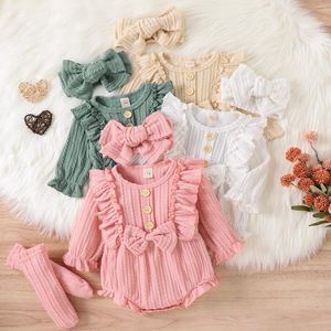 Kläderuppsättningar 3st Fall Baby Girls Outfits Solid Color Born Long Sleeve Button Front Soft Ruffle Romper Socks Bow slips pannbandsset