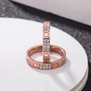 anéis de ouro anéis femininos anel de jóias de jóias de designer de jóias aço de titânio com diamantes Casual Fashion Classic 18K Gold e Silver Rose disponível em tamanho de 4 mm 5mm 6mm