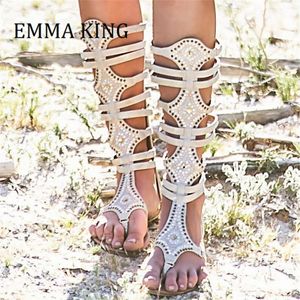 Summer Women Plat Embelled Gladiator Sandals Sexig öppen tå Back Zipper Kne High Crystal Boots Woman Beach 44 240326