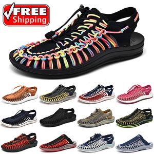 Gratis fraktdesigner sandaler för män Kvinnor COGS Sandale Water Beach Shoes Classic Summer Slides tofflor Pink Bone White Rubber Shoes Bayabands Gai