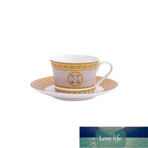 Leicht Lux Bone China European Becher kreativer Vintage Kaffeetassen vergoldete Kanten Porzellan Geschenk Big Mark Tee Tassen Teller Rack Set Set Home