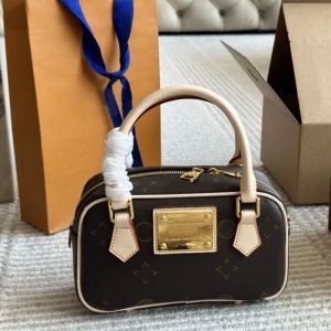 24ss Fashion Classic French Brand Designer Bag Ladies Luxury Designer средневековая сумка Tofu Ladies Makeb Makeup Squep Кошелек маленький и нежный