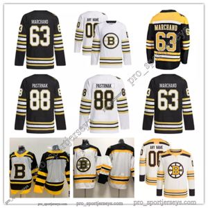 Boston Custom Bruins Hokey Formaları 63 Brad Marchand 88 David Pastrnak 1 Jeremy Swayman Charlie McAvoy Charlie Coyle Trent Frederic Patrice Bergeron Morgan Geekie