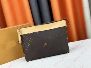 Pochette Voyage Souple Clutch Bags 디자이너 가방 여성 고급 브랜드 토트 가방 숙녀 봉투 남성 핸드백 남자 숄더백 저장 화장품 가방 패션 파우치