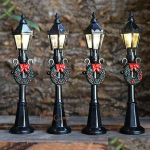 Andere Wohnkultur Miniatur Weihnachten Straßenlaterne LED LED Leuchten für Dorfdekoration Mini Figur Ornament Gartenzubehör Dro dhrgl