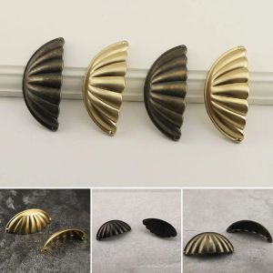 1Pcs Antique Brass Shell Knob Retro Cupboard Door Cabinet Desk Drawer Furniture Pull Handles Metal Door Knobs With Screws