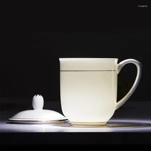 Кружки Jingdezhen Ceramic Tea Cup с крышкой, расписанной вручную с золотой оправа, простые костяные китайские набор офисных встреч встречи цветок цветок