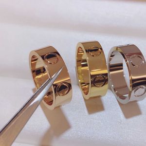 van bracelet Cartr Love Classic C Family Ring for Men and Women Couple Ring Titanium Steel Simple Diamond Rose Gold Valentines Day Gift
