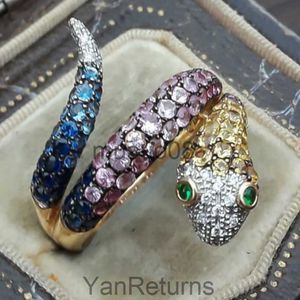 Band anéis de luxo arco -íris cristal verde zircão olhos anel de noivado punk anéis de casamento em forma de cobra exagerados para mulheres boho jóias j230817