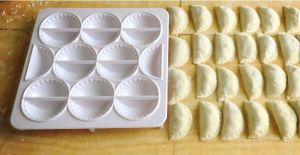 18 hål dumpling mögel ravioli maker kök gadget dumplings tillbehör jiaozi maker enhet lätt diy kött pelmeni mögel