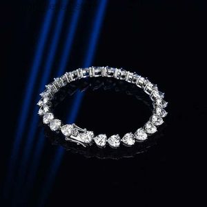 Bangle New Modetend Einfacher S925 Silber Eingelegtes 5A Zirkon Womens Mode All Diamond Heart Armband YQ240409