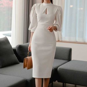 Mangas profissionais de lanterna francesa embrulhada saia de quadril feminino celebridade Slim Fit Elegância Mid Length Standing pescoço Hollow Out Dress