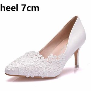 Dress Shoes Crystal Queen White Lace Flower Pumps Womens Elegant Wedding Bride High Heels Platform Ladies Wedges Party Stiletto H240409 BS7Z