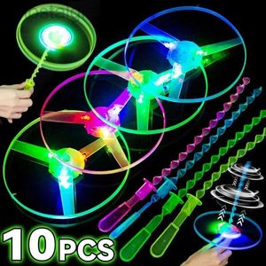LED Flying Toys Luminous Bamboo Dragonfly Saucers med lätt utomhus nattskytte helikoptrar barn födelsedagsfest 240411