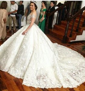 Sheer Jewel Neckline Wedding Dresses Beading Blings Ball Gown Saudi Arabic Bridal Dress Luxury Lace Appliques Custom Made